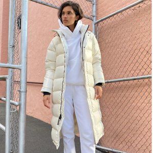 Aritzia SUPER PUFF long hi-gloss pearl Size S